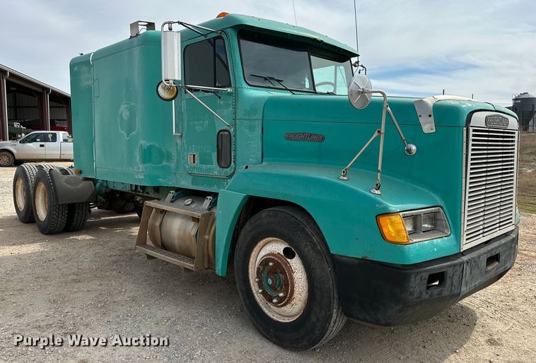 image for item OM9938 1992 Freightliner  FLD120 semi truck