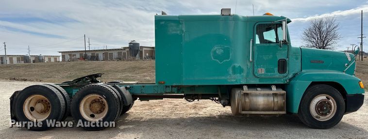 image for item OM9938 1992 Freightliner  FLD120 semi truck