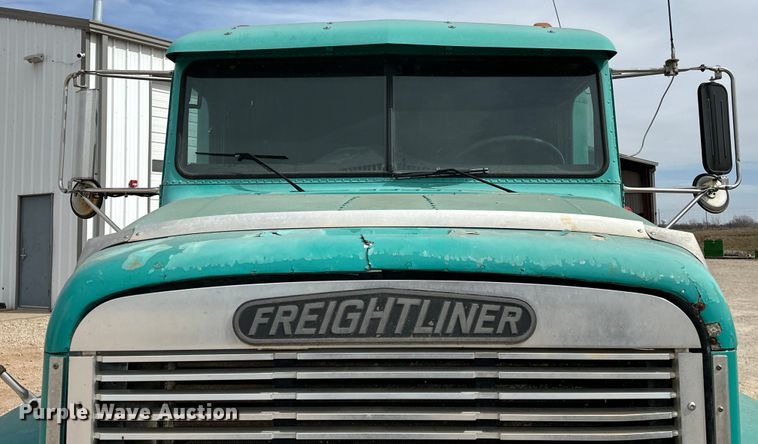 image for item OM9938 1992 Freightliner  FLD120 semi truck