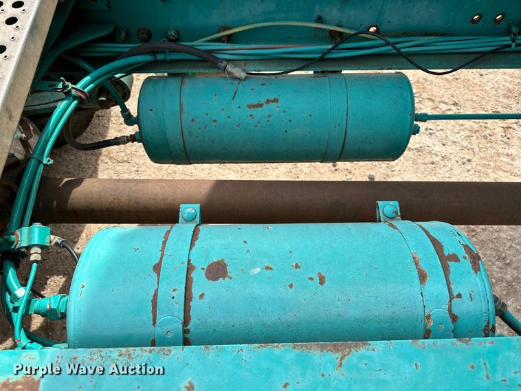 image for item OM9938 1992 Freightliner  FLD120 semi truck