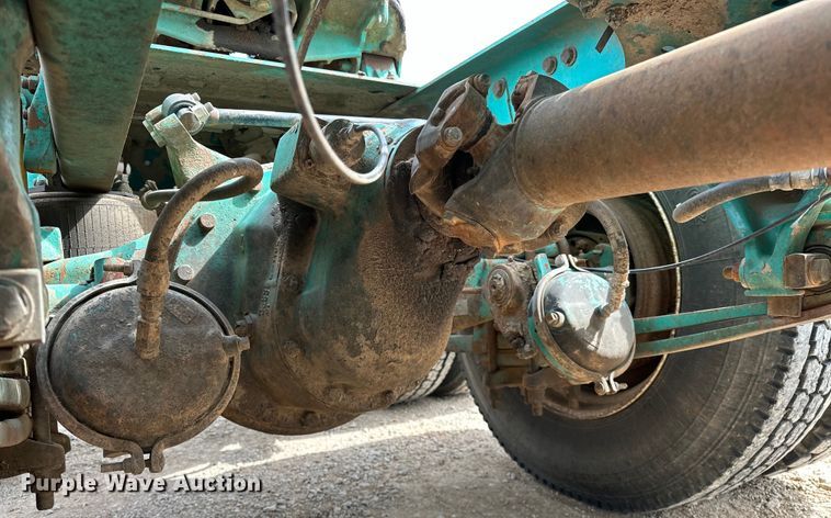 image for item OM9938 1992 Freightliner  FLD120 semi truck