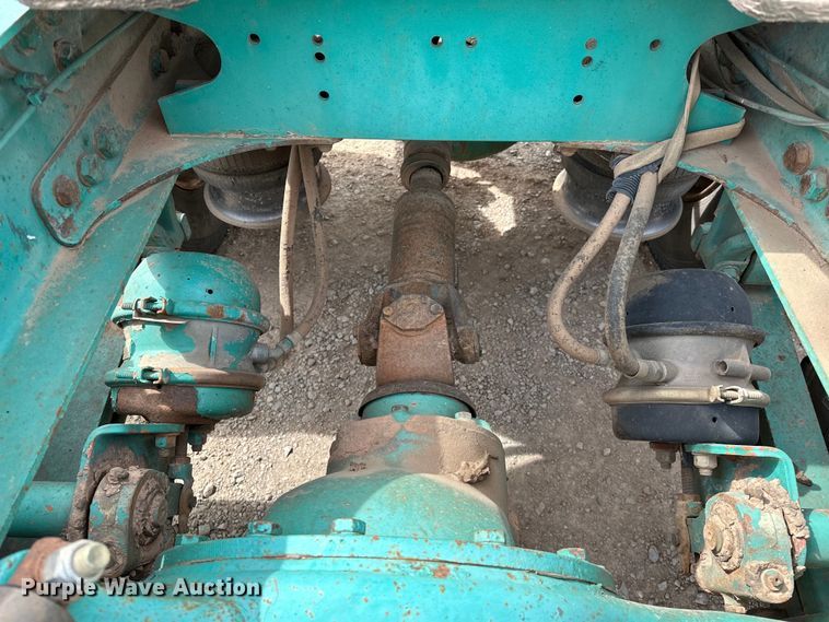 image for item OM9938 1992 Freightliner  FLD120 semi truck