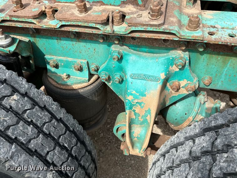 image for item OM9938 1992 Freightliner  FLD120 semi truck