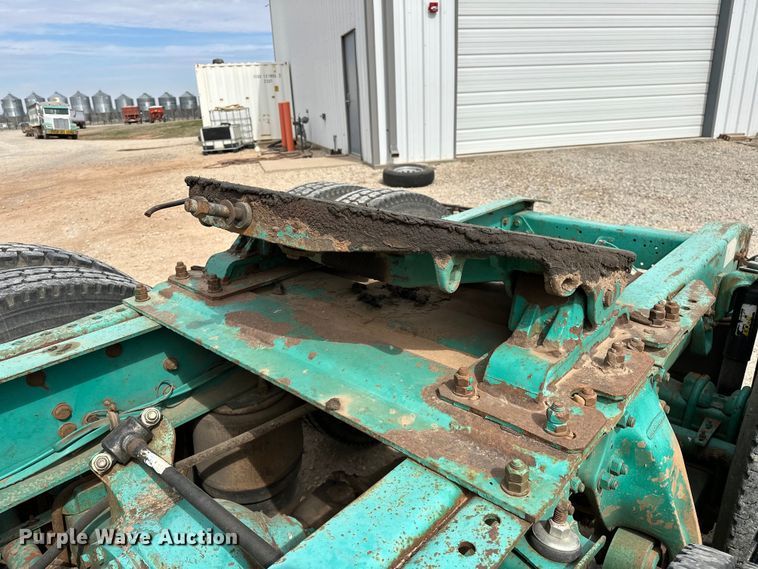 image for item OM9938 1992 Freightliner  FLD120 semi truck