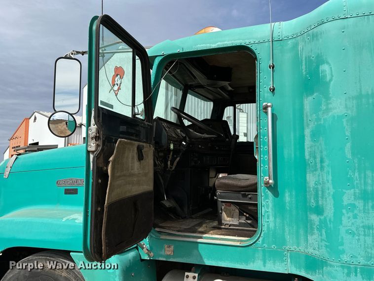 image for item OM9938 1992 Freightliner  FLD120 semi truck