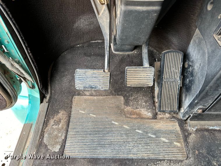 image for item OM9938 1992 Freightliner  FLD120 semi truck