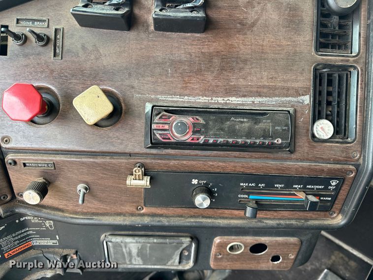 image for item OM9938 1992 Freightliner  FLD120 semi truck