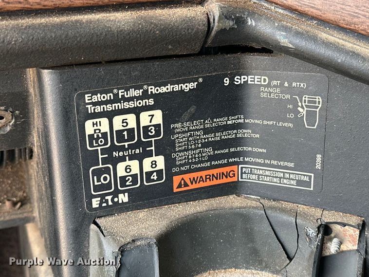 image for item OM9938 1992 Freightliner  FLD120 semi truck