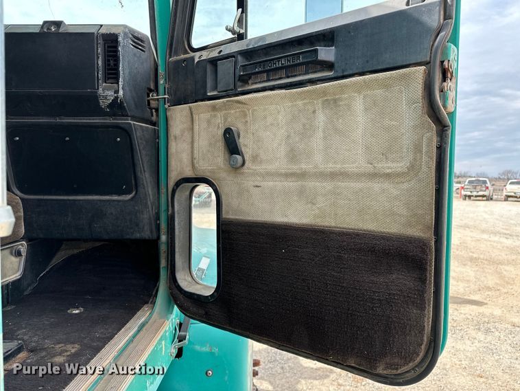 image for item OM9938 1992 Freightliner  FLD120 semi truck