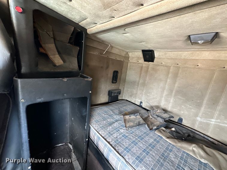 image for item OM9938 1992 Freightliner  FLD120 semi truck