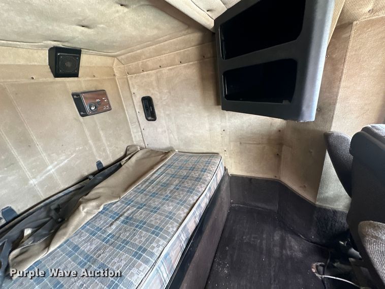 image for item OM9938 1992 Freightliner  FLD120 semi truck