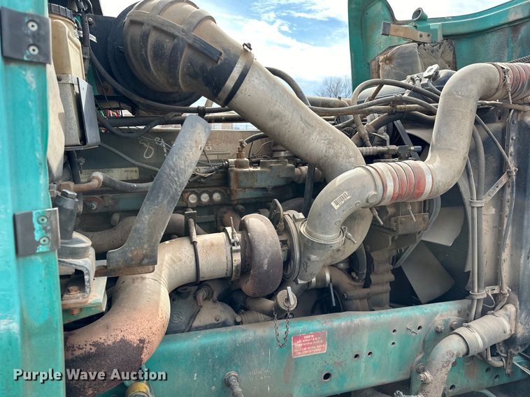 image for item OM9938 1992 Freightliner  FLD120 semi truck