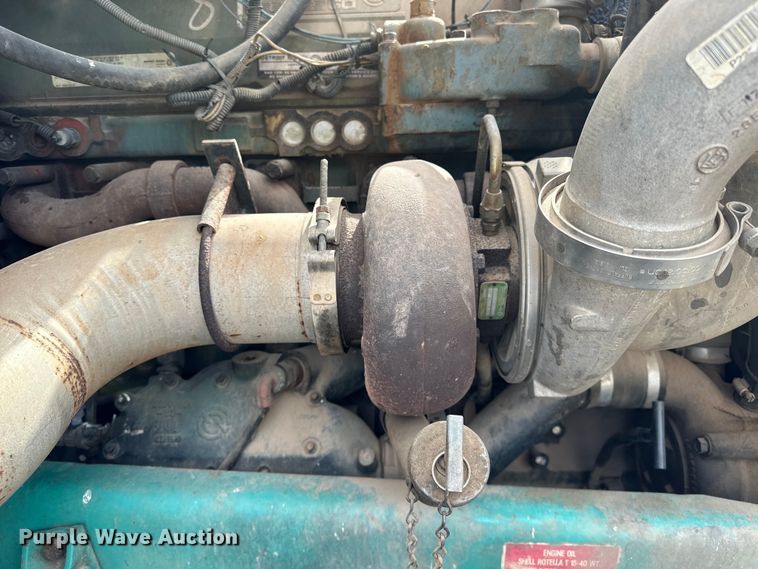 image for item OM9938 1992 Freightliner  FLD120 semi truck