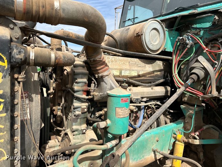 image for item OM9938 1992 Freightliner  FLD120 semi truck