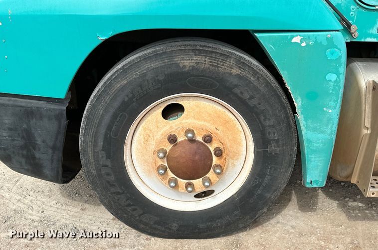 image for item OM9938 1992 Freightliner  FLD120 semi truck