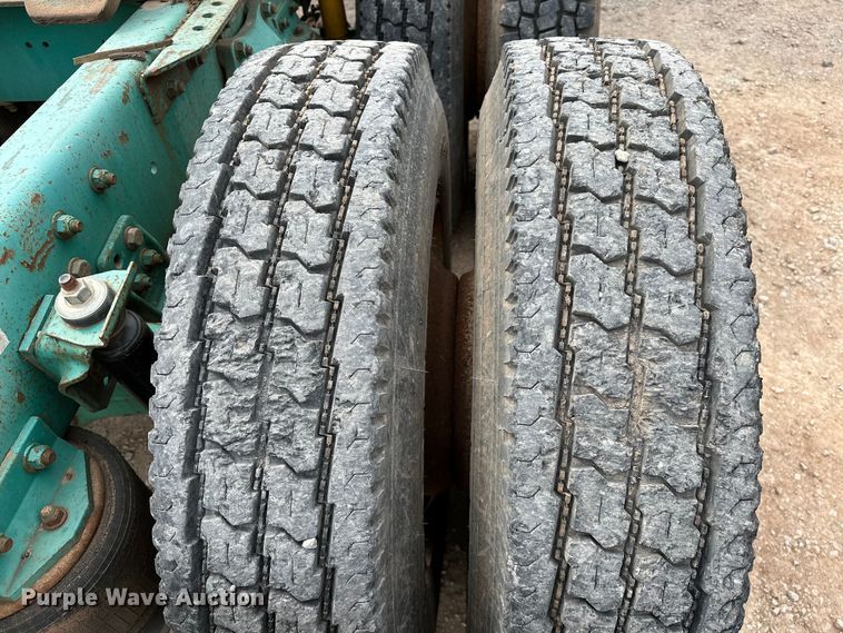 image for item OM9938 1992 Freightliner  FLD120 semi truck