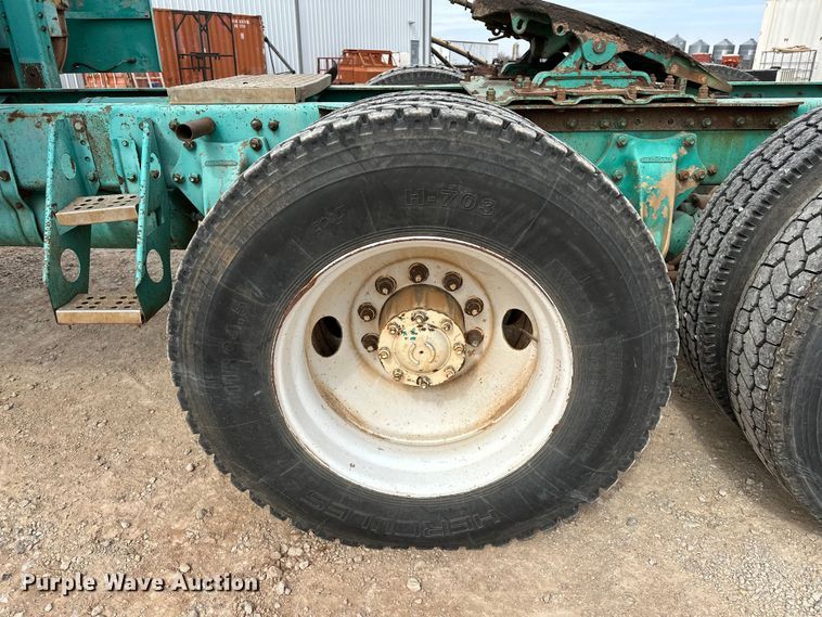 image for item OM9938 1992 Freightliner  FLD120 semi truck