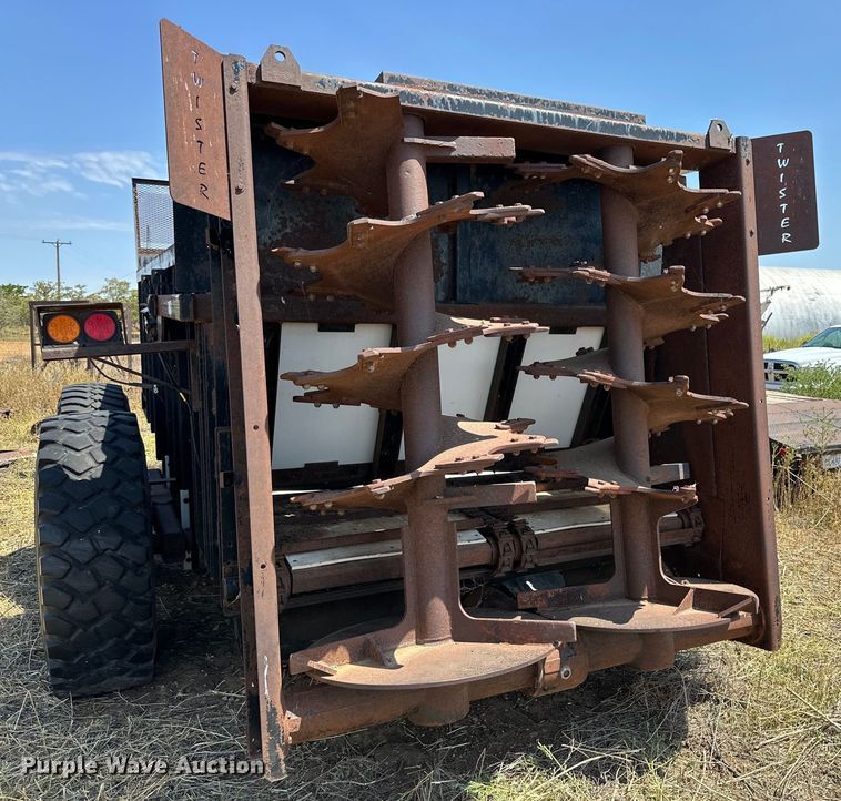 image for item DK6715 Meyers VB750 manure spreader