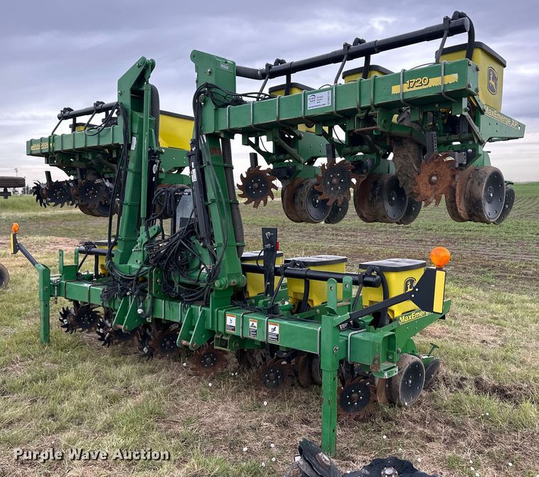 image for item DM2723 2009 John Deere 1720 Max Emerge XP no-till planter