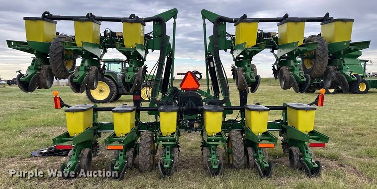 image for item DM2723 2009 John Deere 1720 Max Emerge XP no-till planter