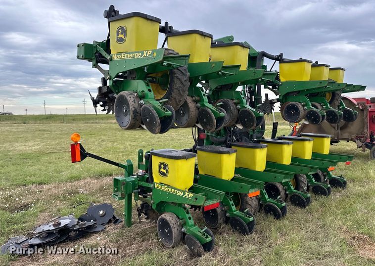 image for item DM2723 2009 John Deere 1720 Max Emerge XP no-till planter