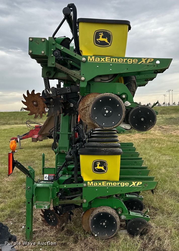 image for item DM2723 2009 John Deere 1720 Max Emerge XP no-till planter