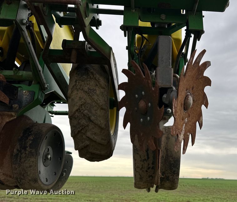 image for item DM2723 2009 John Deere 1720 Max Emerge XP no-till planter