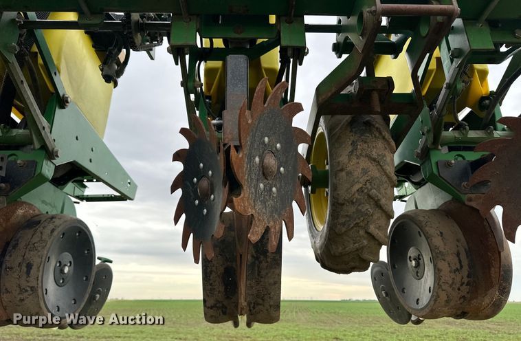 image for item DM2723 2009 John Deere 1720 Max Emerge XP no-till planter