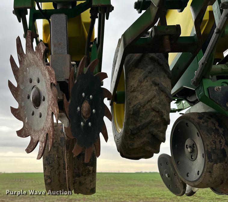 image for item DM2723 2009 John Deere 1720 Max Emerge XP no-till planter