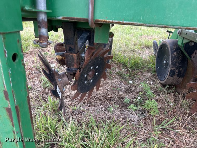 image for item DM2723 2009 John Deere 1720 Max Emerge XP no-till planter