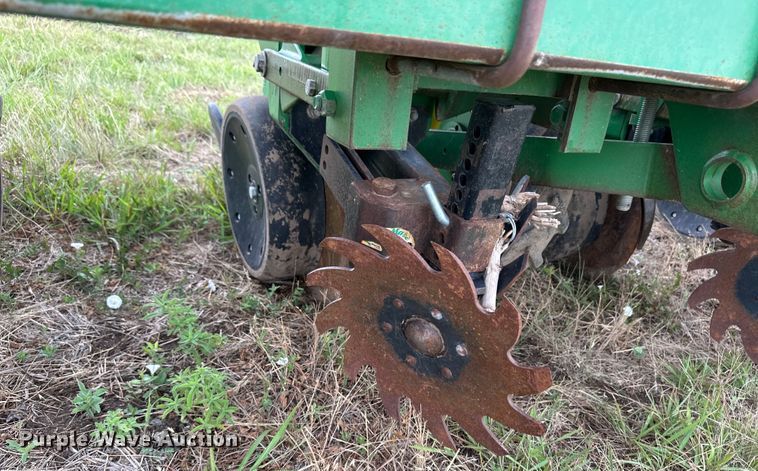 image for item DM2723 2009 John Deere 1720 Max Emerge XP no-till planter