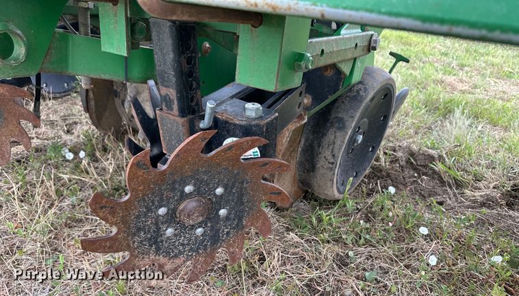 image for item DM2723 2009 John Deere 1720 Max Emerge XP no-till planter