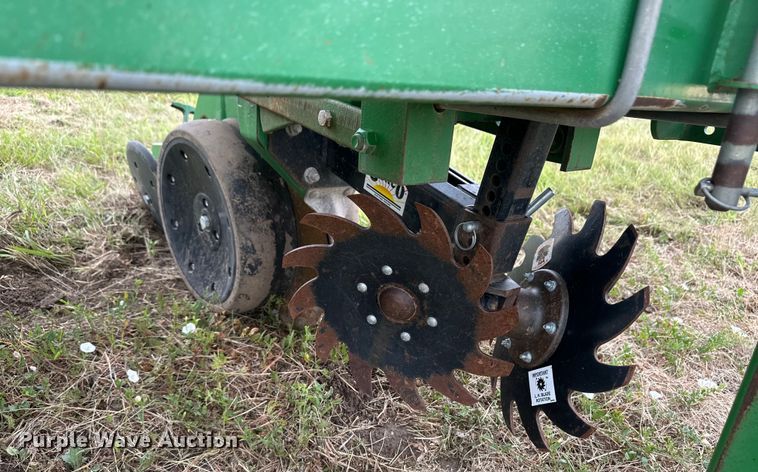 image for item DM2723 2009 John Deere 1720 Max Emerge XP no-till planter