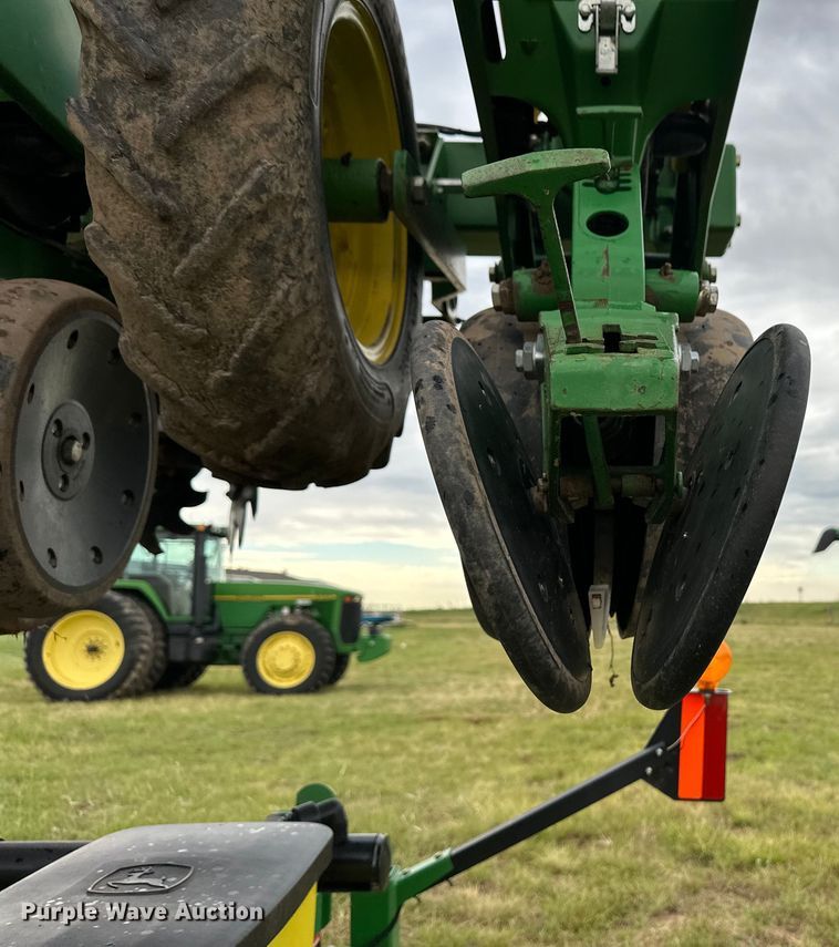 image for item DM2723 2009 John Deere 1720 Max Emerge XP no-till planter