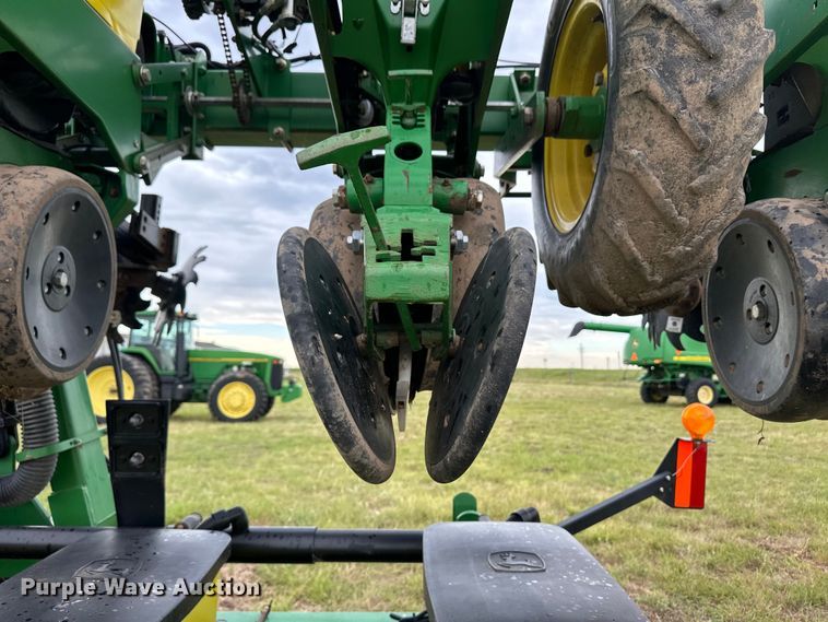 image for item DM2723 2009 John Deere 1720 Max Emerge XP no-till planter
