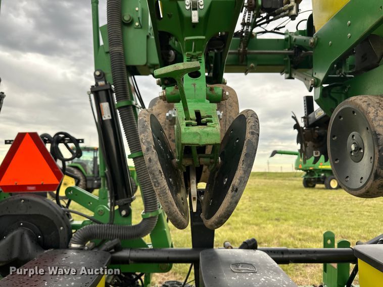 image for item DM2723 2009 John Deere 1720 Max Emerge XP no-till planter