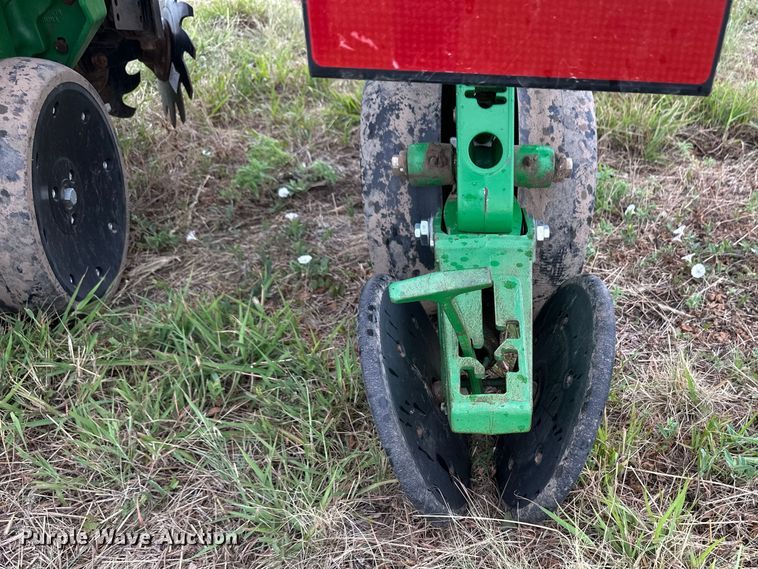 image for item DM2723 2009 John Deere 1720 Max Emerge XP no-till planter