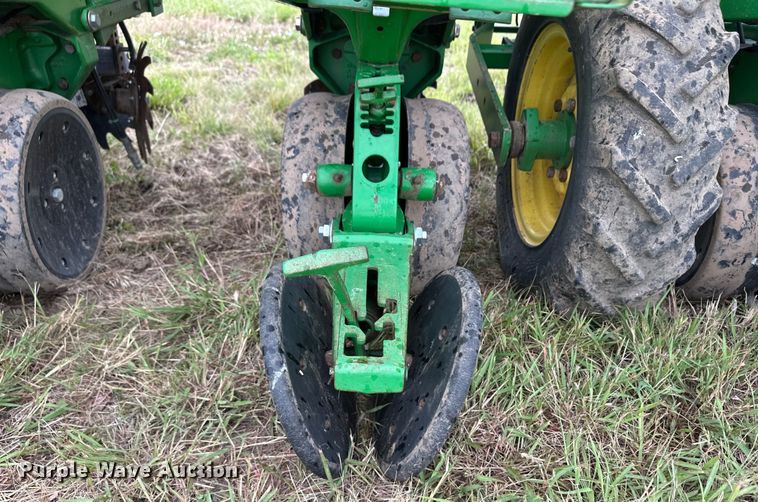 image for item DM2723 2009 John Deere 1720 Max Emerge XP no-till planter