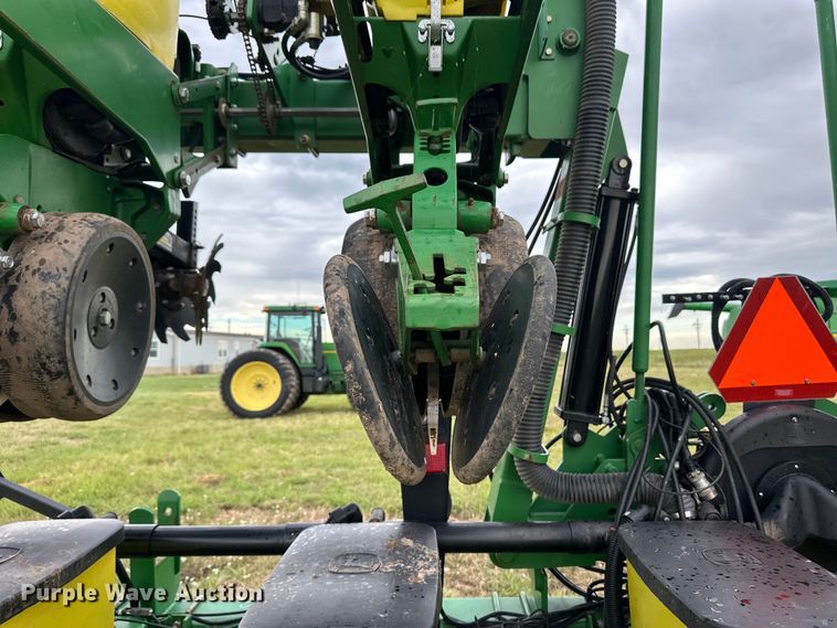 image for item DM2723 2009 John Deere 1720 Max Emerge XP no-till planter