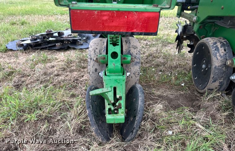 image for item DM2723 2009 John Deere 1720 Max Emerge XP no-till planter