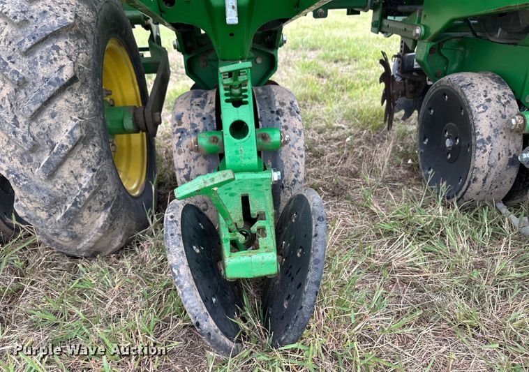 image for item DM2723 2009 John Deere 1720 Max Emerge XP no-till planter