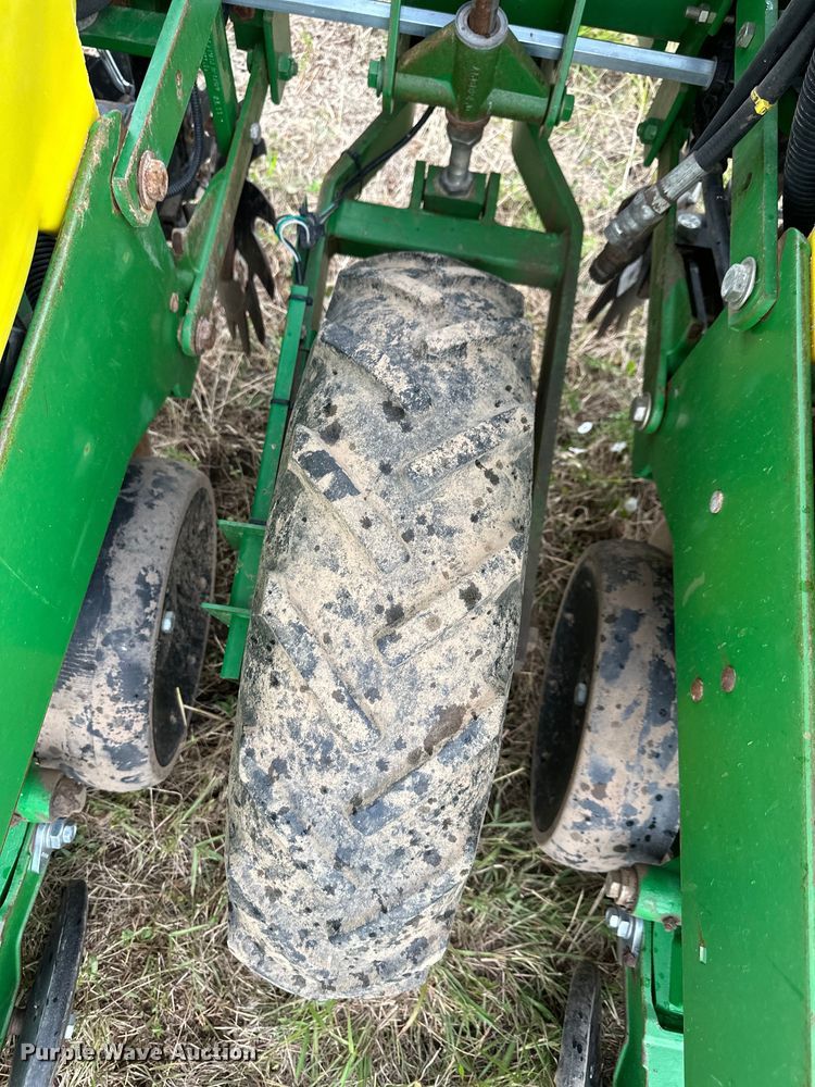 image for item DM2723 2009 John Deere 1720 Max Emerge XP no-till planter