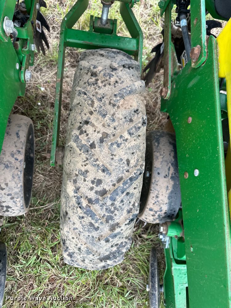 image for item DM2723 2009 John Deere 1720 Max Emerge XP no-till planter