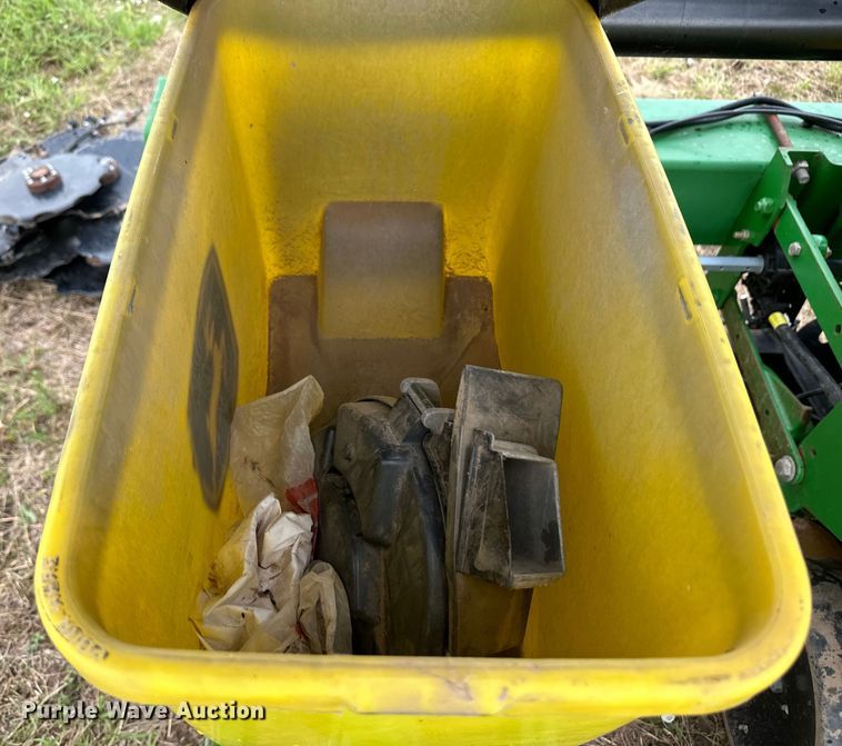 image for item DM2723 2009 John Deere 1720 Max Emerge XP no-till planter