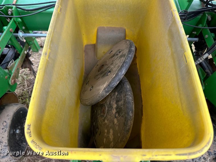 image for item DM2723 2009 John Deere 1720 Max Emerge XP no-till planter