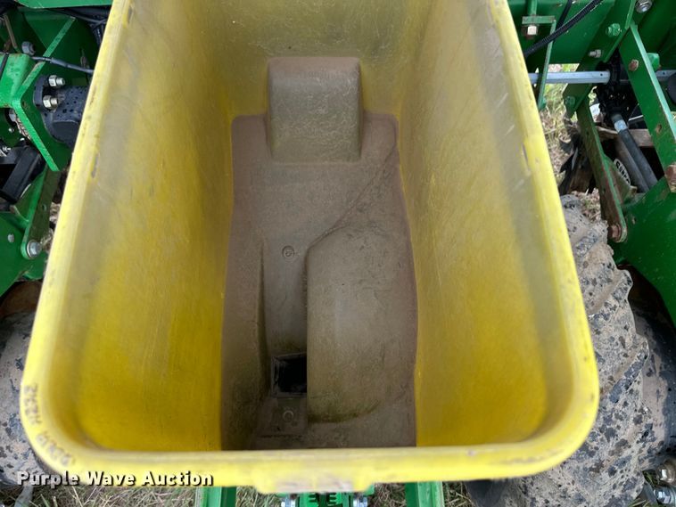 image for item DM2723 2009 John Deere 1720 Max Emerge XP no-till planter