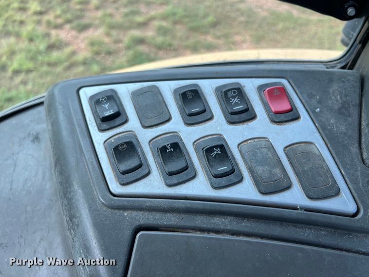 image for item DO2481 2009 Challenger MT645C MFWD tractor