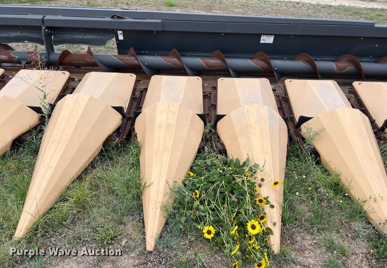 image for item DO2484 2012 Olimac Dragon N12 corn head