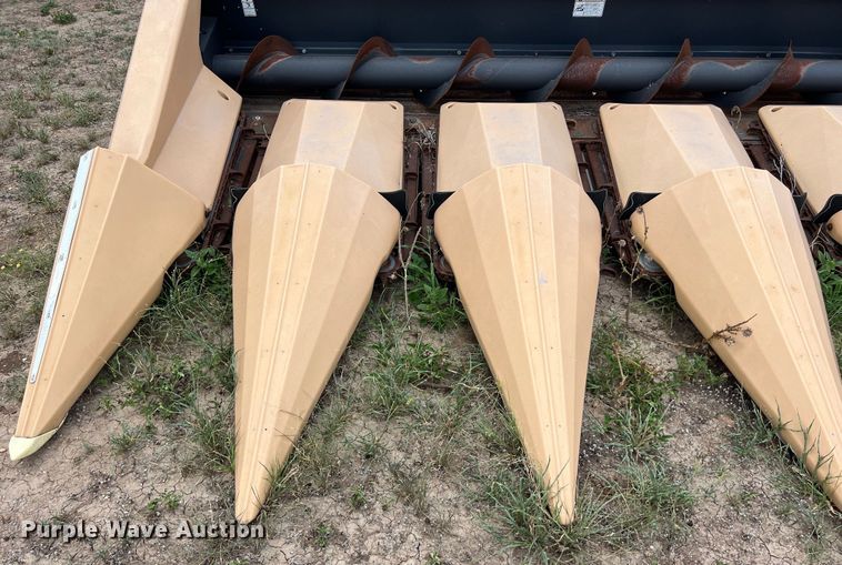 image for item DO2484 2012 Olimac Dragon N12 corn head