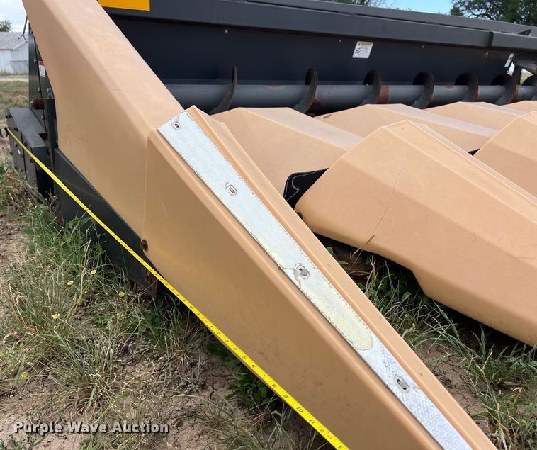 image for item DO2484 2012 Olimac Dragon N12 corn head